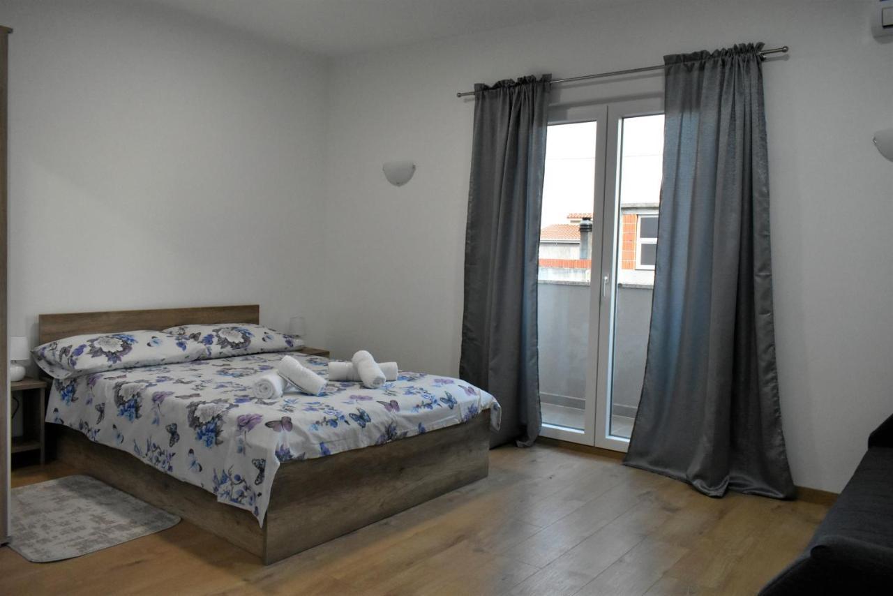 Apartmani Skorpion Kastela Exterior photo